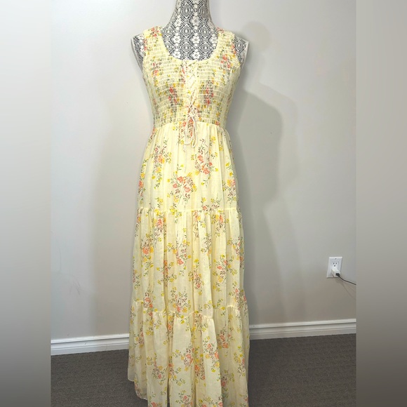 Dresses & Skirts - Vintage floral Gunne Sax style maxi dress with tiered skirt and matching shawl
